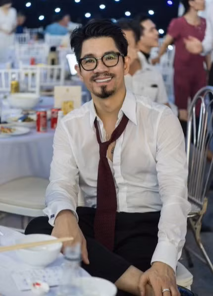 Ngoài đám hỏi và lễ cưới được tổ chức tại Thái Bình vào ngày 11/11 vừa qua, cặp đôi Đoàn Văn Hậu và Doãn Hải My sẽ tiếp tục có thêm một buổi tiệc tại Hà Nội vào ngày 26/11 tới.