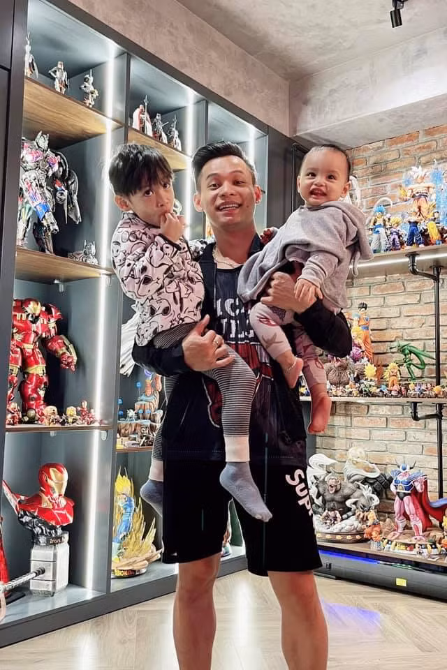 2 cậu quý tử nhà Độ Mixi càng lớn càng đẹp trai.