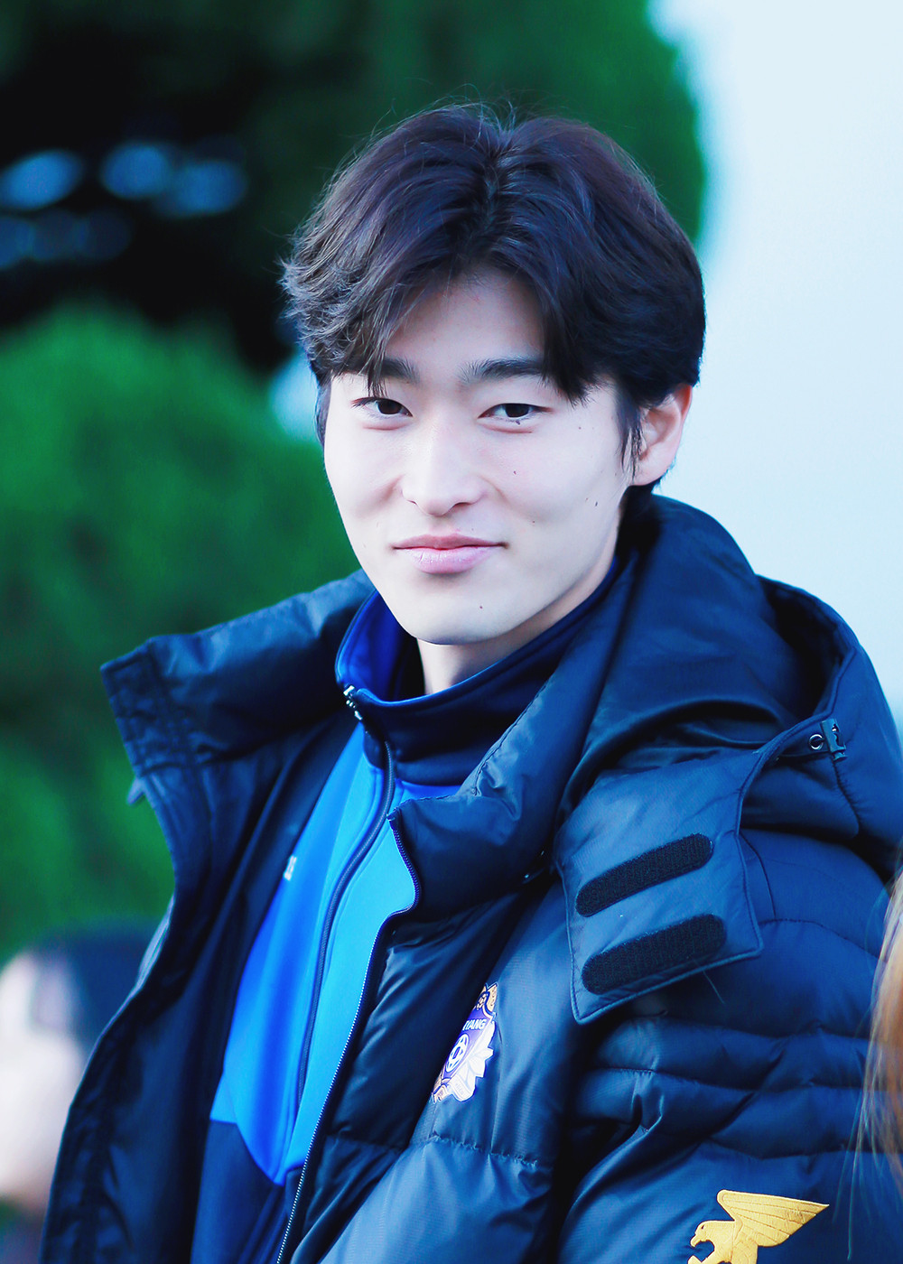 Tuy nhiên sau khi hoàn thành việc học cũng như nhận được sự ủng hộ từ các HLV trong trường Đại học, Cho Gue-sung mới bắt đầu gia nhập làng bóng đá Hàn Quốc.