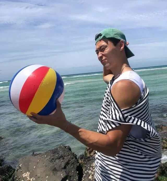 Bên cạnh đó, nhan sắc của Cho Gue-sung cũng là điểm cộng khiến nhiều người “đứng ngồi không yên”.