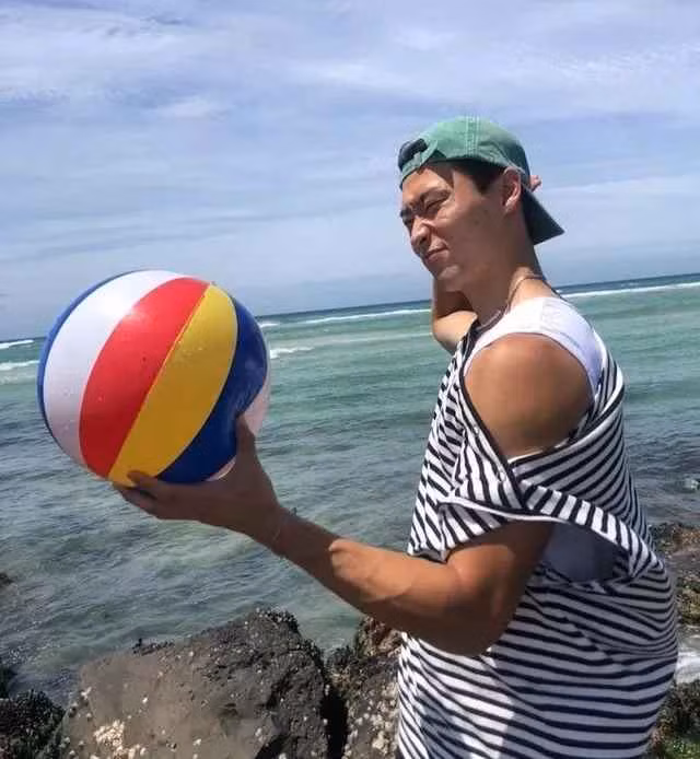 Bên cạnh đó, nhan sắc của Cho Gue-sung cũng là điểm cộng khiến nhiều người “đứng ngồi không yên”.