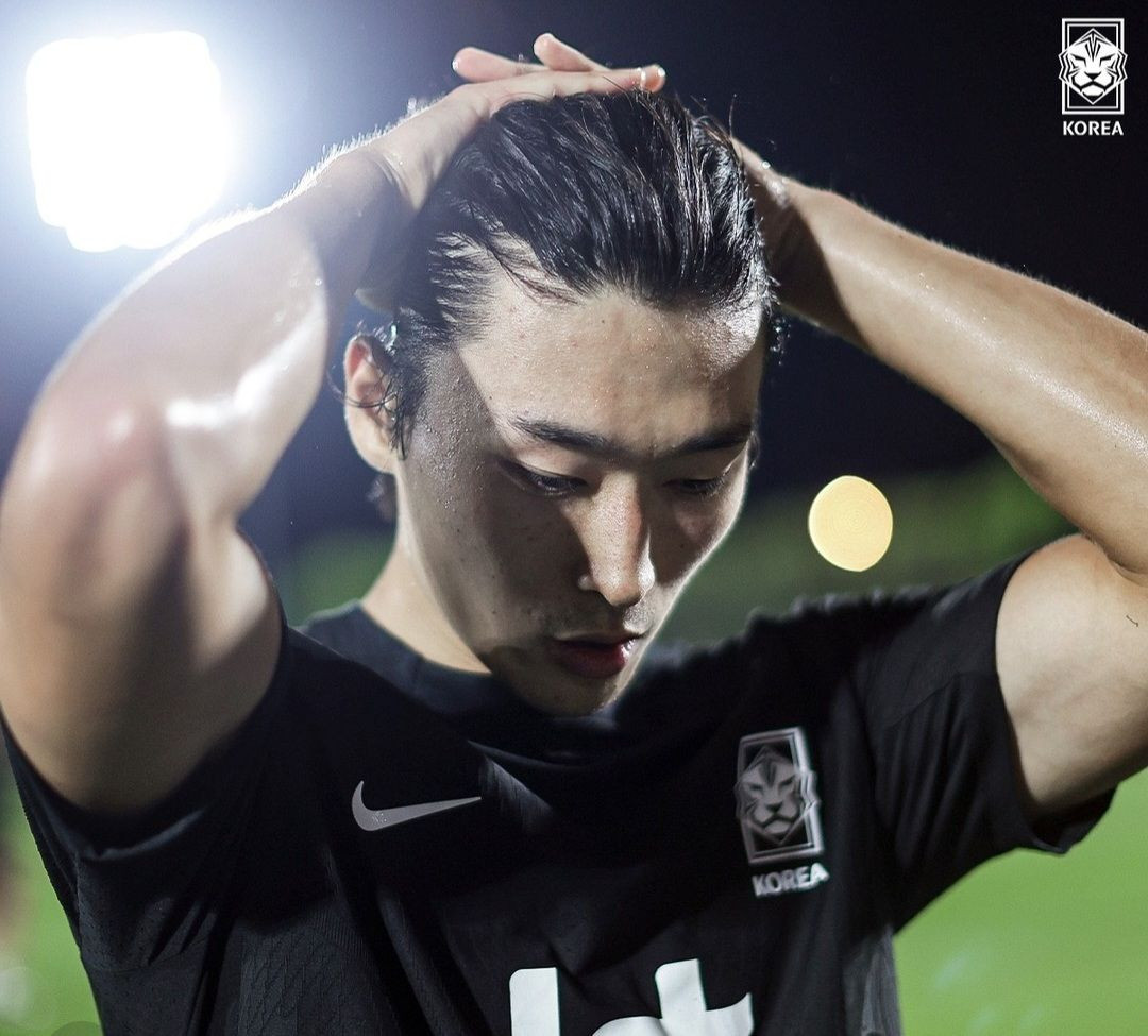 Cũng vì vậy mà nhiều người cho rằng nếu không bén duyên với bóng đá, Cho Gue-sung có thể lấn sân sang mảng người mẫu hoặc diễn viên bởi ngoại hình cuốn hút này.