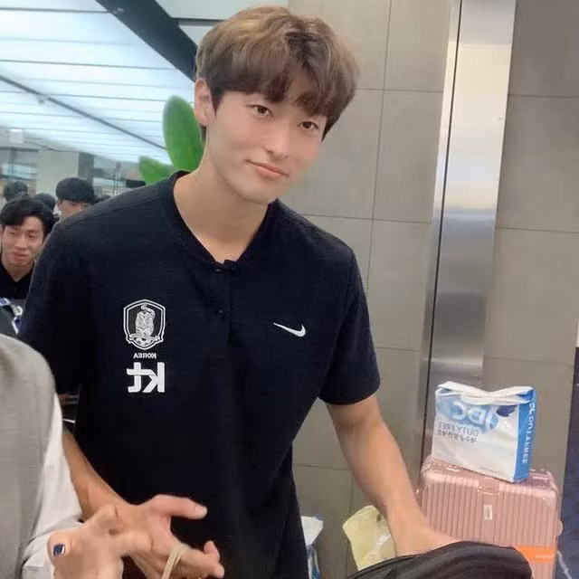 Được biết, CLB mà Cho Gue-sung đang đầu quân là một trong những đội bóng đang chơi ở K-League, giải bóng đá lớn nhất Hàn Quốc.