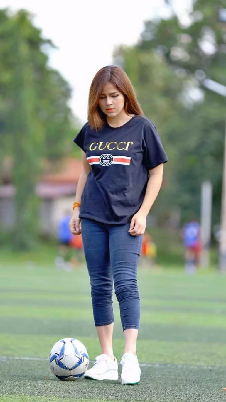 Không chỉ hỗ trợ tiền bạc, tham gia vào công việc điều hành và tổ chức các giải đấu từ thiện, Pijika còn quan tâm tới các tài năng trẻ.