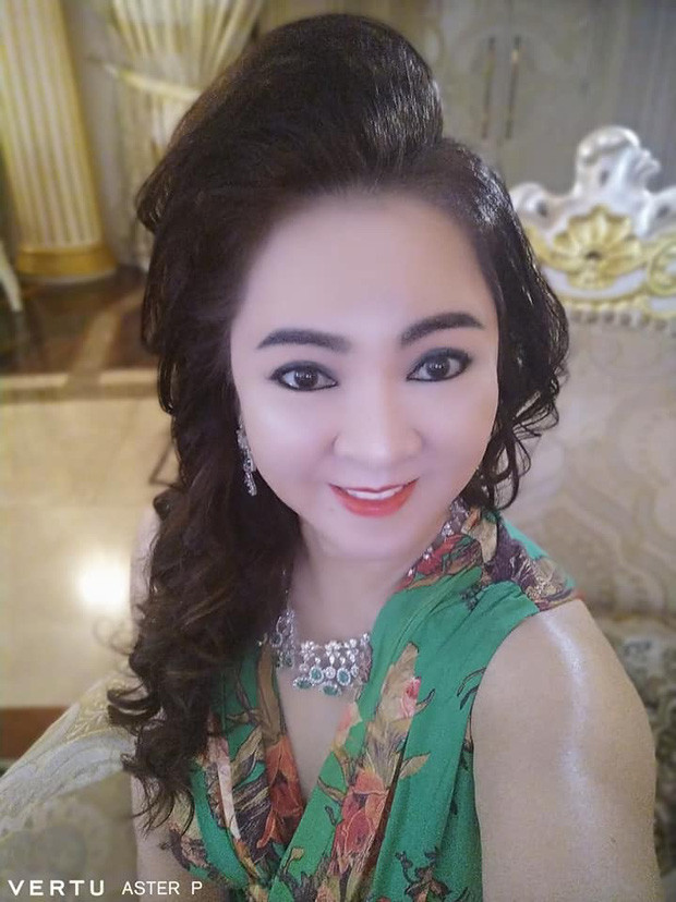 Nếu nghi ngờ đây là tác phẩm của camera nịnh chủ hay app chỉnh sửa ảnh thì xin mời quý zị ngó qua các video đã được nữ đại gia đăng tải trên MXH.