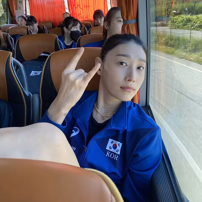 Năm 2005, "nữ thần bóng chuyền" bắt đầu có chút danh tiếng sau khi được chọn vào đội hình bóng chuyền nữ quốc gia. Dần dần, dấu ấn của cô với ngành thể thao nước nhà trở nên rõ nét, "Yeon Koung cao kều" liên tục lập thành tích lớn trong các giải đấu.