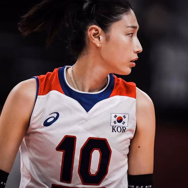 Người đẹp bóng chuyền được nhắc tới không ai khác đó là Kim Yeon Koung. Cô nàng hiện là đội trưởng của đội tuyển bóng chuyền nữ quốc gia Hàn Quốc.