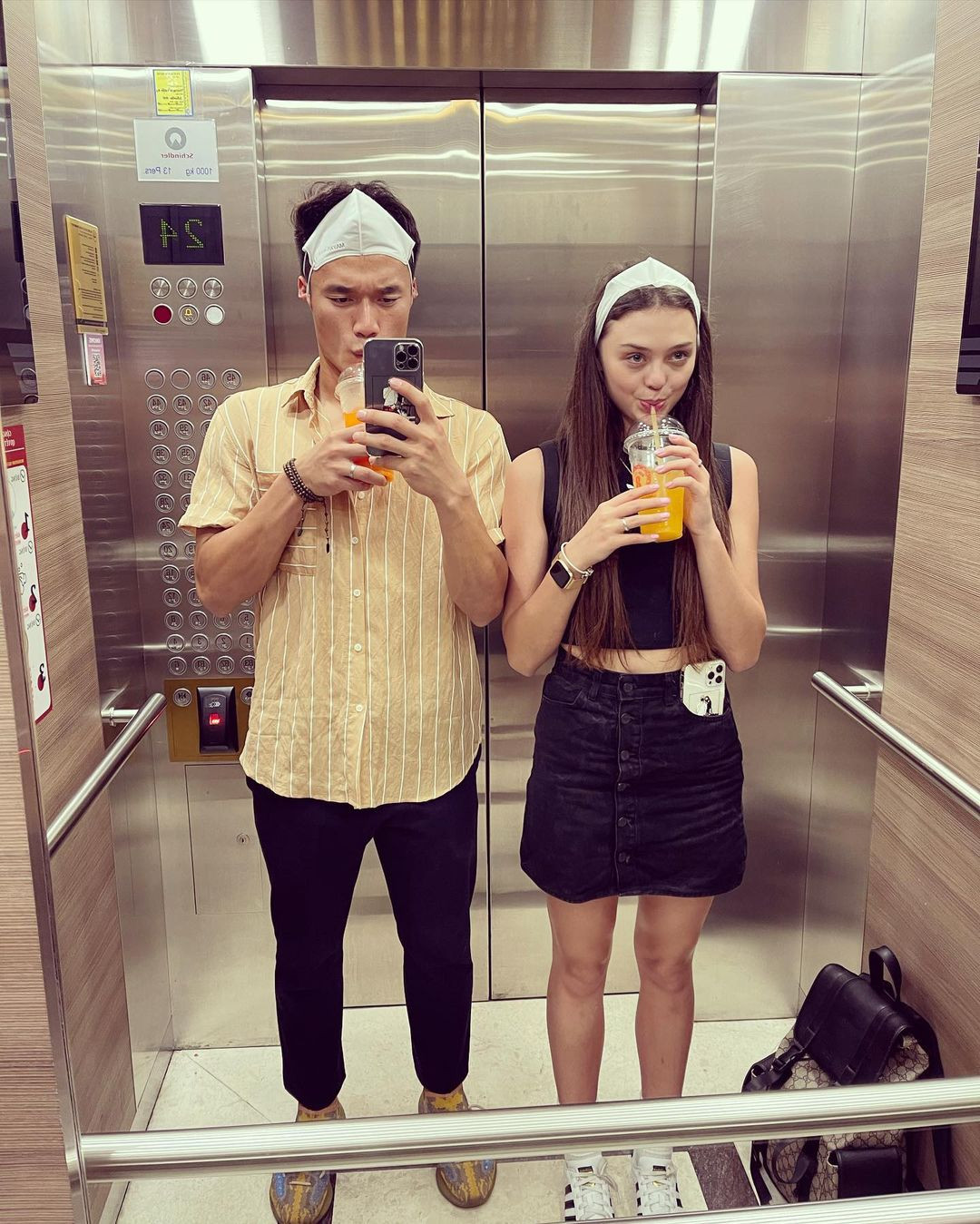 Nguyên nhân xuất phát từ việc, nữ người mẫu để lộ vòng hai to khác lạ khi đi dự đám cưới của cầu thủ Hồ Tấn Tài cùng Bùi Tiến Dũng.