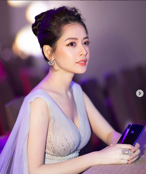 Những năm qua, Chi Pu là cái tên được chú ý trong showbiz Việt. Từ những phát ngôn gây tranh cãi, chuyện đời tư ồn ào cho đến khả năng ca hát của cô nàng sinh năm 1993 đều trở thành chủ đề khiến cộng đồng mạng xôn xao.