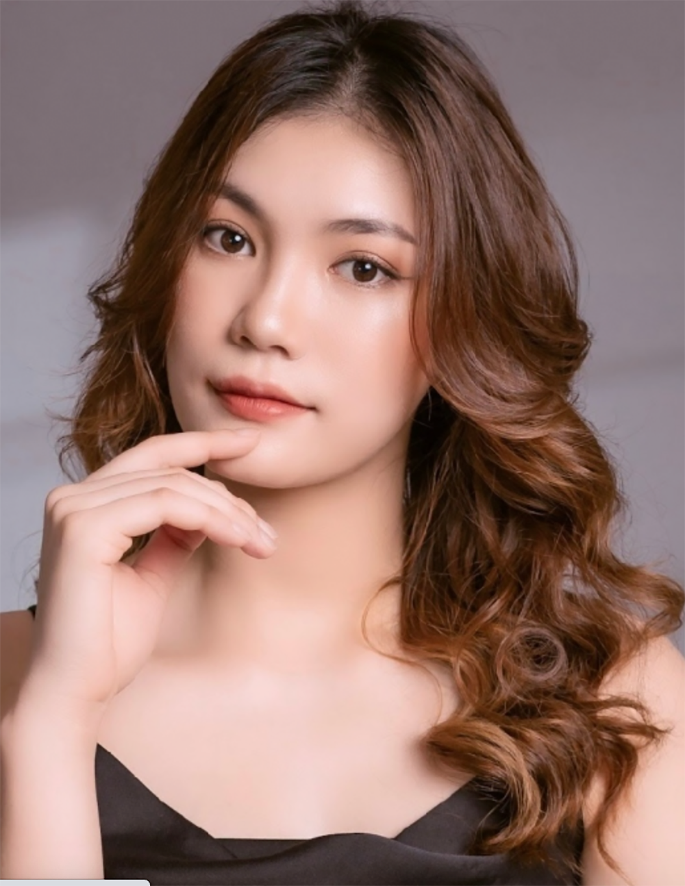 Vi Thị Yến Nhi đẹp từ sân thi đấu tới ngoài đời.