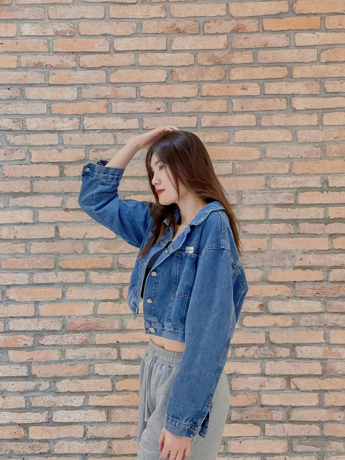 Yến Nhi từng được thử sức tại giải bóng chuyền vô địch quốc gia khi được đội bóng chuyền nữ Hà Nội cho nữ Ninh Bình mượn quân thi đấu.