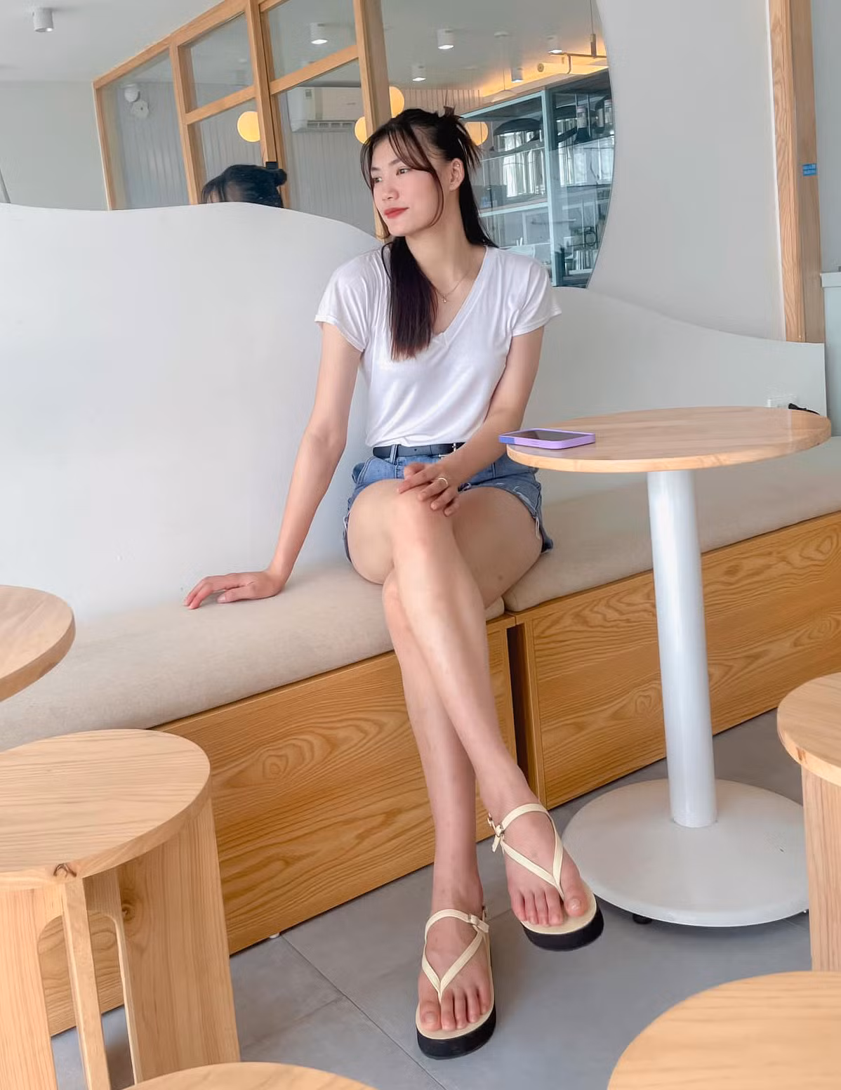 Vi Thị Yến Nhi cùng Lê Thanh Thúy, Đinh Thị Thúy, Phạm Thị Hiền, Phạm Thị Nguyệt Anh, Võ Thị Kim Thoa, Nguyễn Lý Thụy Vi, Nguyễn Thị Ninh Anh và Hoàng Thị Thảo vừa được bổ sung cho tuyển bóng chuyền nữ Việt Nam tham dự chặng 2 SEA V-League 2023.