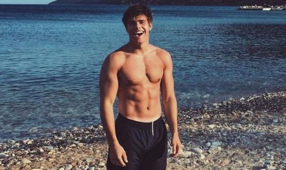 Ngay từ khi còn nhỏ, Arthur đã được truyền thông và người dân quan tâm bởi vẻ ngoài đáng yêu và anh cũng thường xuyên tham gia các sự kiện hoàng gia cùng với bà ngoại.