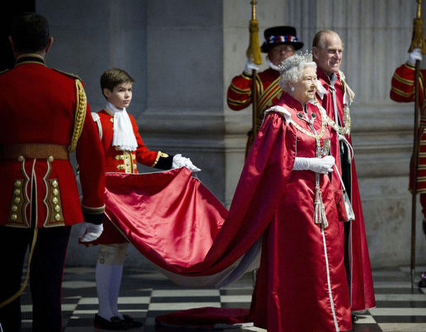 Không chỉ có mẹ là người trong hoàng gia Anh, bố của Arthur là Daniel Chatto cũng là một diễn viên nổi tiếng ở xứ sở sương mù. Có thể nói, gia thế của anh chàng không hề tầm thường và là niềm ước ao của nhiều thanh niên khác.