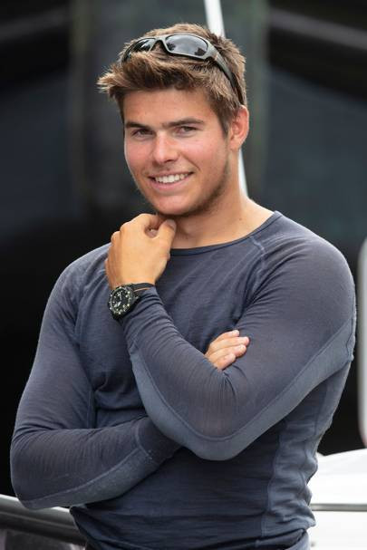 Arthur cũng ưa thích các môn thể thao mạo hiểm như lặn dưới băng hay leo núi. Không chỉ thích chèo thuyền mà nam thanh niên này còn đang theo đuổi công việc là một huấn luyên viên thể hình.