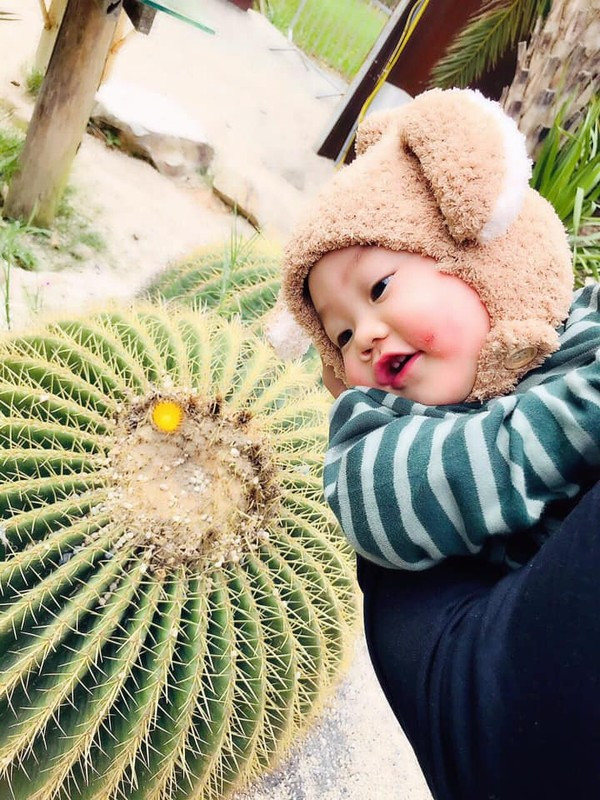 Được biết, bộ ảnh được chụp vào ngày 28/1, cũng như kỷ niệm ngày cưới của chị Hằng và chồng mình.