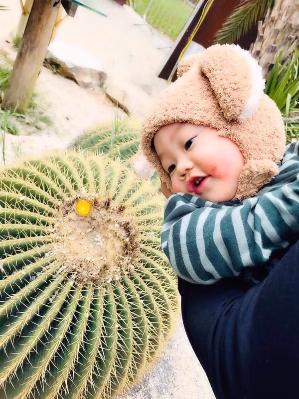 Được biết, bộ ảnh được chụp vào ngày 28/1, cũng như kỷ niệm ngày cưới của chị Hằng và chồng mình.