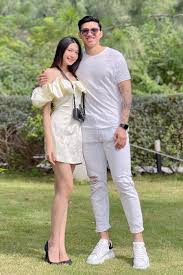 Cụ thể, Doãn Hải My từng viết: "Hoàn toàn bình thường em. Miễn là đôi bên đều tự nguyện và cảm thấy hạnh phúc. Chỉ cần nhớ việc quan hệ trước hôn nhân không nói lên điều gì về phẩm chất và nhân cách cả nhé".