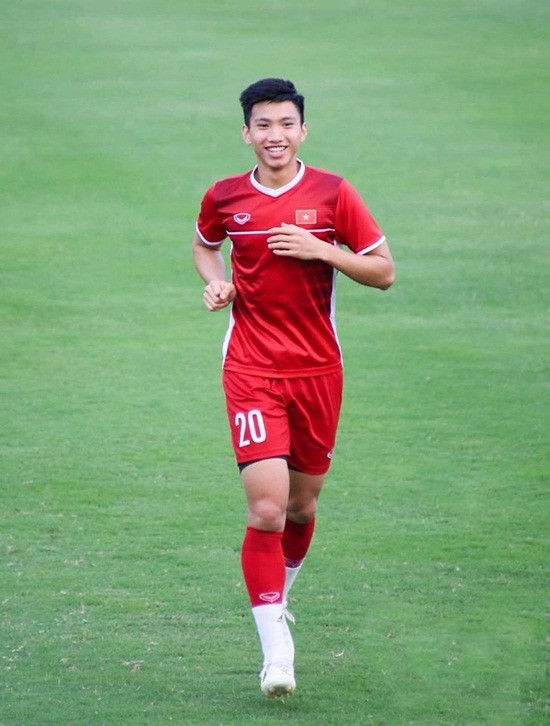 Sự nhanh nhẹn và khả năng lăn xả tốt là những điểm mạnh đã được Văn Hậu thể hiện trong màu áo ĐTQG và U23 Việt Nam.