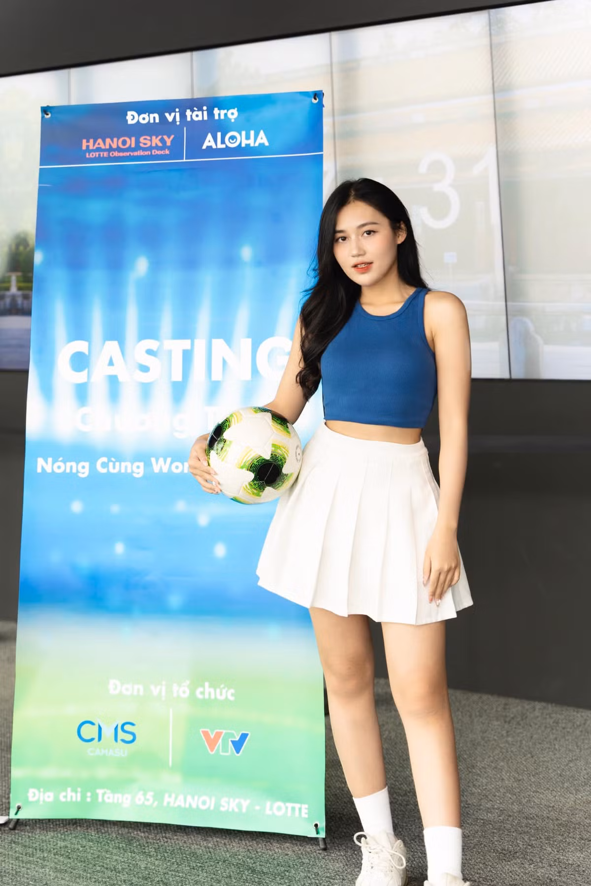 Vượt qua nhiều ứng viên, từ vòng tuyển chọn cô gái xinh đẹp có tên Hoàng Hồng Hạnh được chọn làm gương mặt đại diện cho nước chủ nhà World Cup 2022 - Qatar tại chương trình Nóng Cùng World Cup 2022 do VTV sản xuất.