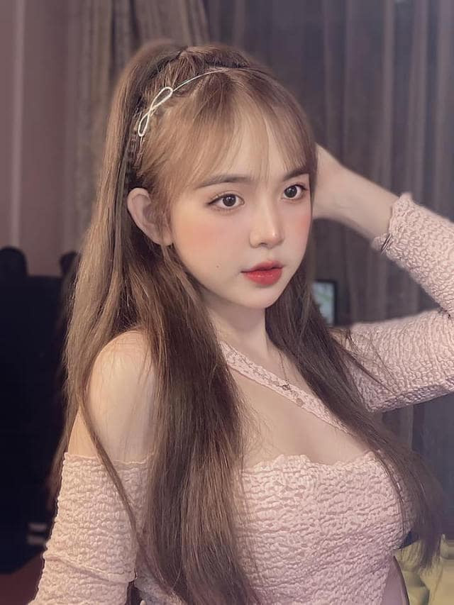 Ngay sau khi biết sự việc Huyền Châu cũng đã có những lời phân trần và khẳng định người trong clip không phải là cô, theo một số nguồn tin thì đó chỉ là video clip nhằm mục đích câu view, câu like trên mạng xã hội.