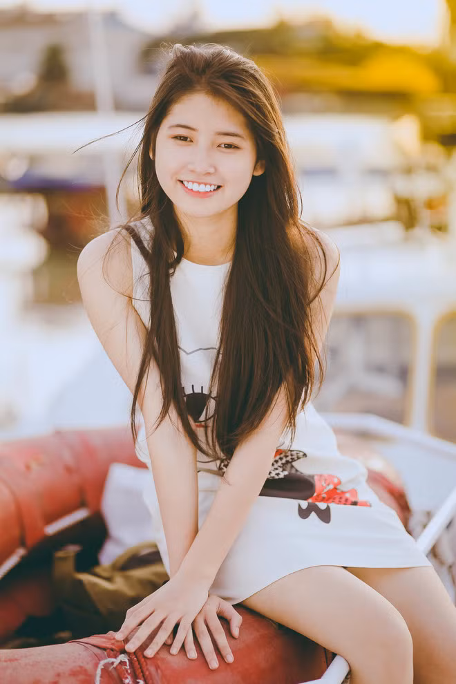 Thu Uyên cho hay bức ảnh được chụp bởi một người bạn trong CLB, với mục đích là trêu đùa nữ sinh vì cái tội "ngủ quên khi đi đường".