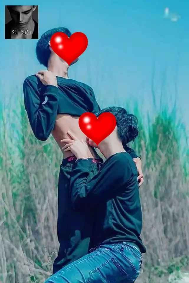 Trong ảnh, cả hai đã có loạt hành động như chốn phòng the. Theo đó, họ không ngại vạch áo, kéo quần, ôm hôn cơ thể đối phương ở những vị trí nhạy cảm.