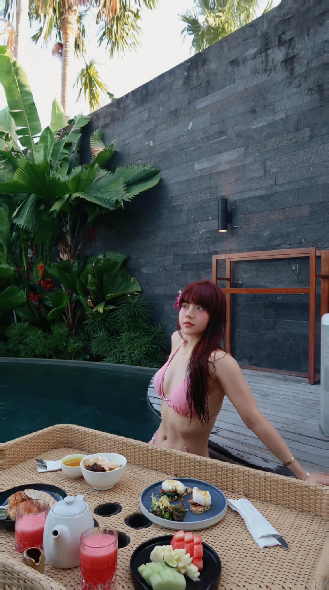 Hot girl Lâm Đồng được biết đến với gu thời trang táo bạo nhưng rất hiếm khi cô nàng diện áo tắm.