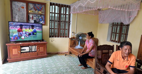 Bố của hậu vệ SC Heerenveen lặng lẽ nhớ về quá khứ, nhà này là kết quả của sự tích góp và vay mượn của ông. Ngày xưa, ngôi nhà này tình trạng xuống cấp, hư hỏng và cả gia đình phải di chuyển khó khăn.