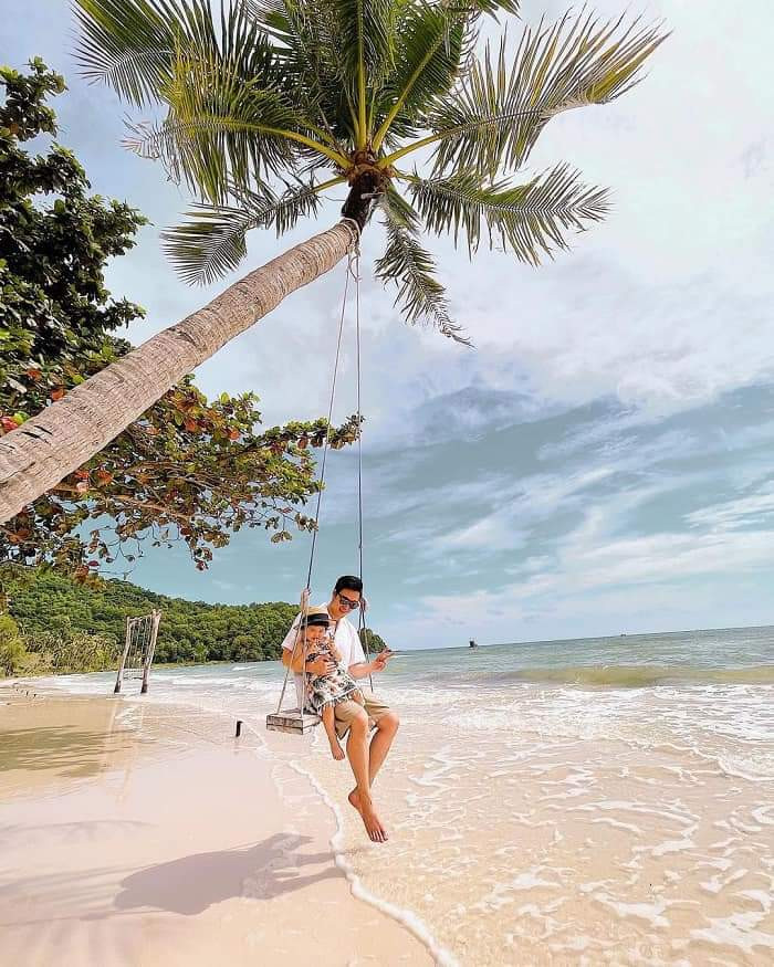 Một số ý kiến khác còn trêu đùa rằng, đâu chỉ có chị em phụ nữ thường xuyên tụ tập, đến các đáng mày râu còn “họp chợ” như thế này đây!