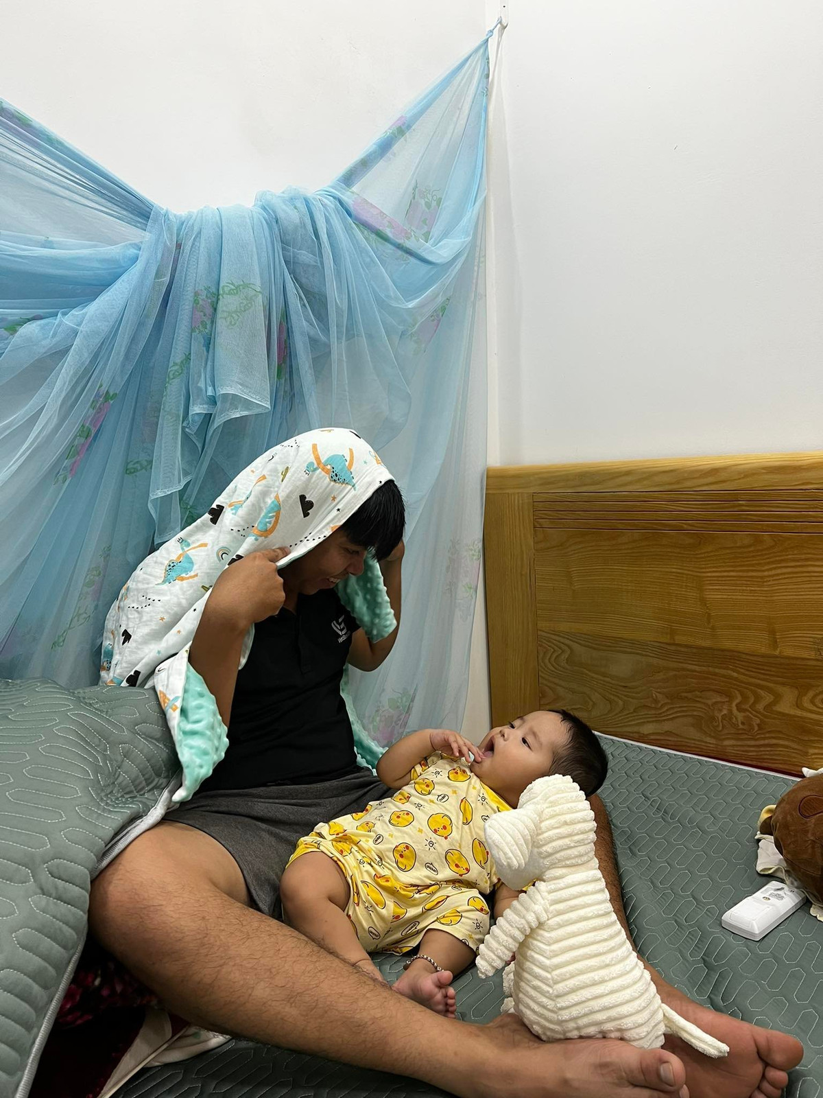 Được biết, người đăng tải hình ảnh trên là chị Lường Thị Diệu Thảo (26 tuổi), còn ông xã của chị là Nguyễn Thanh Vinh (30 tuổi), hiện đang làm trong lĩnh vực sự kiện du lịch.