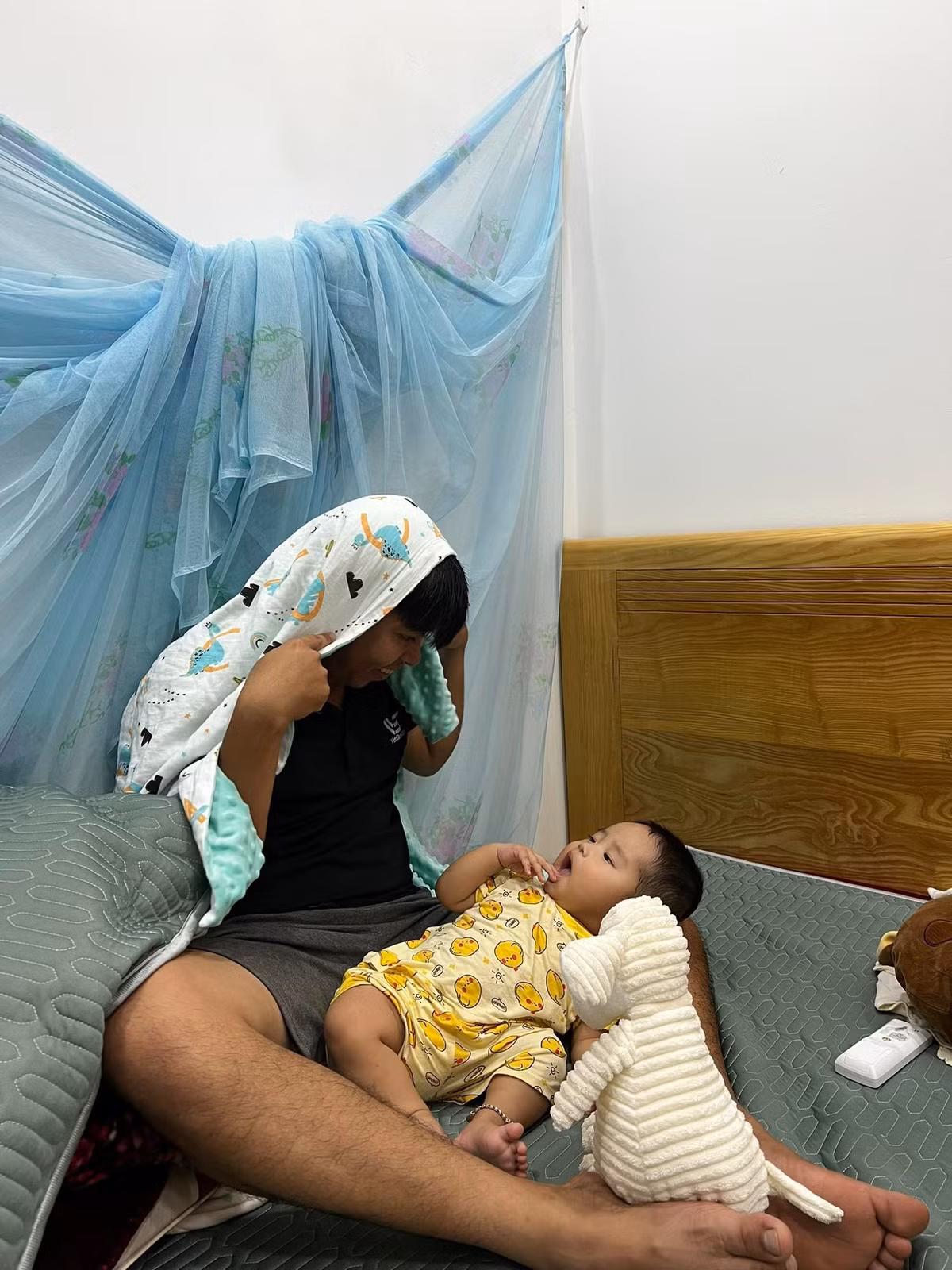 Được biết, người đăng tải hình ảnh trên là chị Lường Thị Diệu Thảo (26 tuổi), còn ông xã của chị là Nguyễn Thanh Vinh (30 tuổi), hiện đang làm trong lĩnh vực sự kiện du lịch.