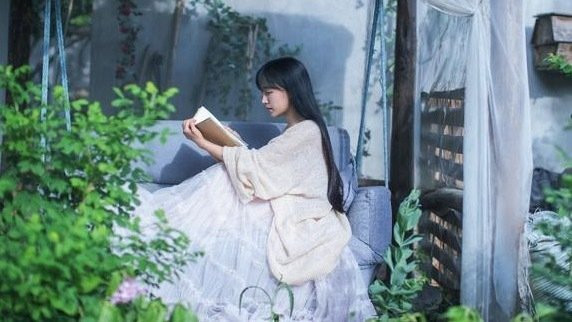 Mới đây nhất, sau nhiều tháng im lặng, thông qua luật sư của mình nữ YouTuber đã đưa ra một tuyên bố rằng: “Từ giờ trở đi sẽ không còn Lý Tử Thất, chỉ có Lý Giai Giai (tên thật của Lý Tử Thất)”. Vì thế nên nhiều người nhầm tưởng cô đã thua kiện và buộc phải sử dụng tên thật.