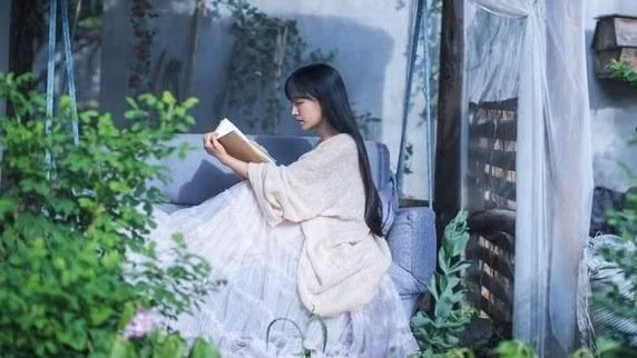 Mới đây nhất, sau nhiều tháng im lặng, thông qua luật sư của mình nữ YouTuber đã đưa ra một tuyên bố rằng: “Từ giờ trở đi sẽ không còn Lý Tử Thất, chỉ có Lý Giai Giai (tên thật của Lý Tử Thất)”. Vì thế nên nhiều người nhầm tưởng cô đã thua kiện và buộc phải sử dụng tên thật.