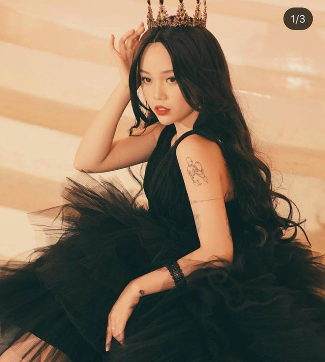 Từ nữ tính, gợi cảm đến cool ngầu, phá cách, Linh Ngọc Đàm đều dễ dàng biến hóa khiến các fan không thể rời mắt. Cộng thêm nhan sắc trời ban, nữ streamer này tạo nên hình tượng tổng tài tài sắc vẹn toàn trong lòng người hâm mộ.