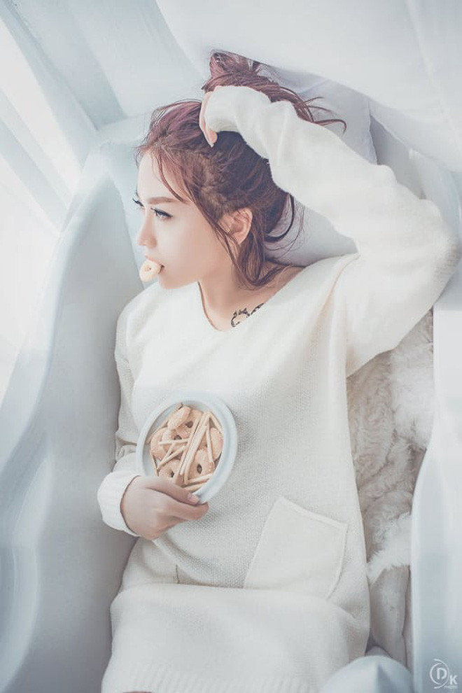 Có lẽ không cần nói quá nhiều về độ hot của nữ streamer Kiều Anh Hera. Sau những dông tố xung quanh chuyện tình cảm, cô nàng vẫn vững vàng theo đuổi nghiệp Stream.