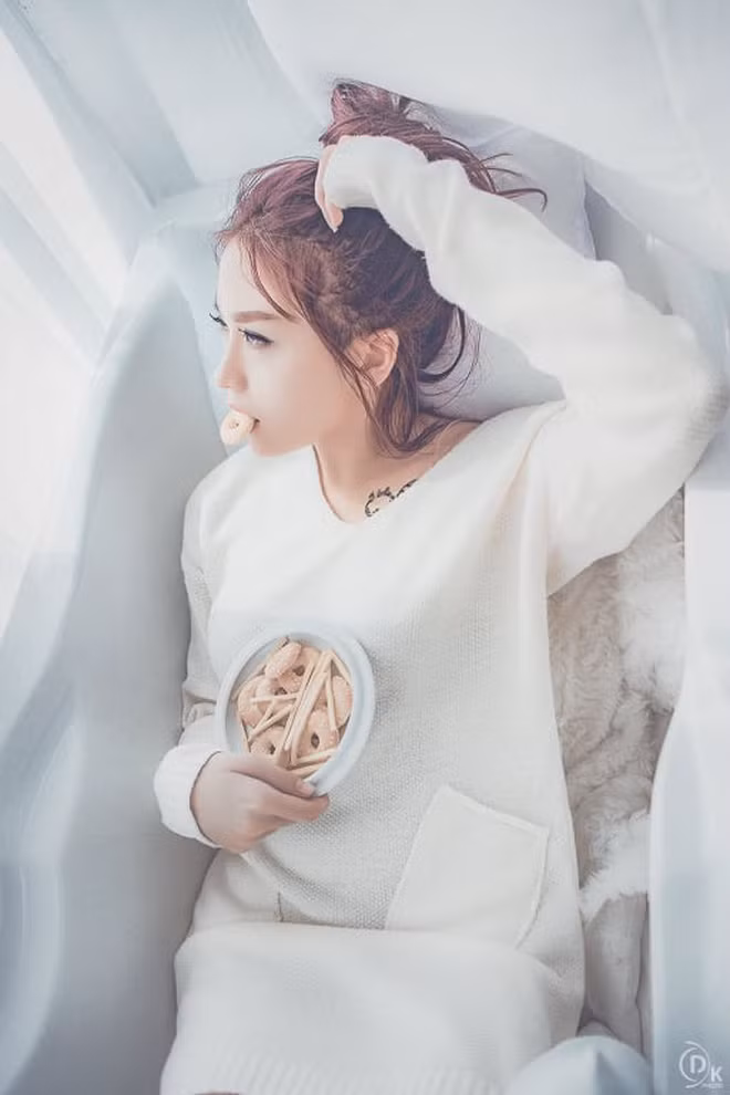 Có lẽ không cần nói quá nhiều về độ hot của nữ streamer Kiều Anh Hera. Sau những dông tố xung quanh chuyện tình cảm, cô nàng vẫn vững vàng theo đuổi nghiệp Stream.