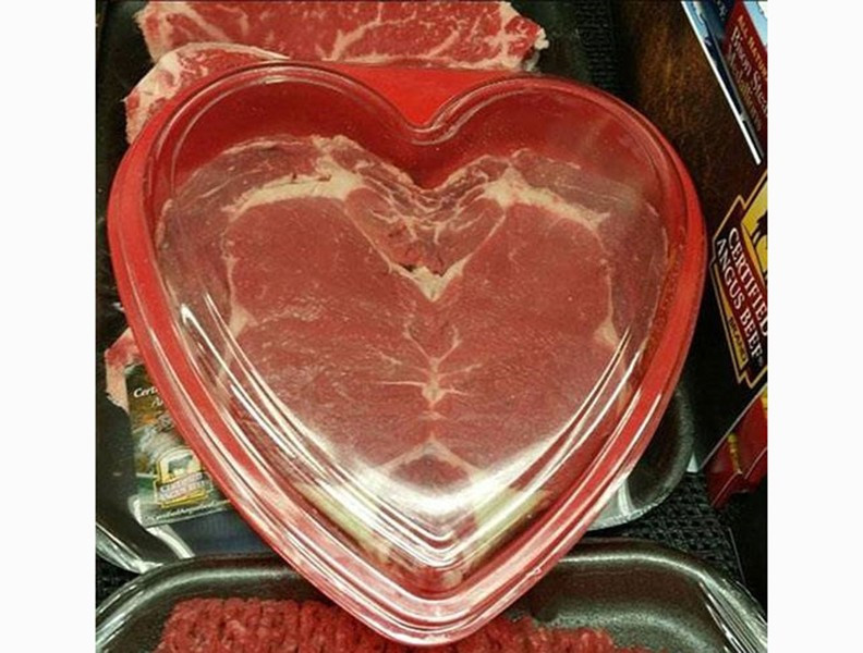 Ngày lễ Tình nhân những món quà mang hình Valentine đều được chấp nhận và phiên bản bò nhúng lẩu này cũng là một gợi ý không tồi.