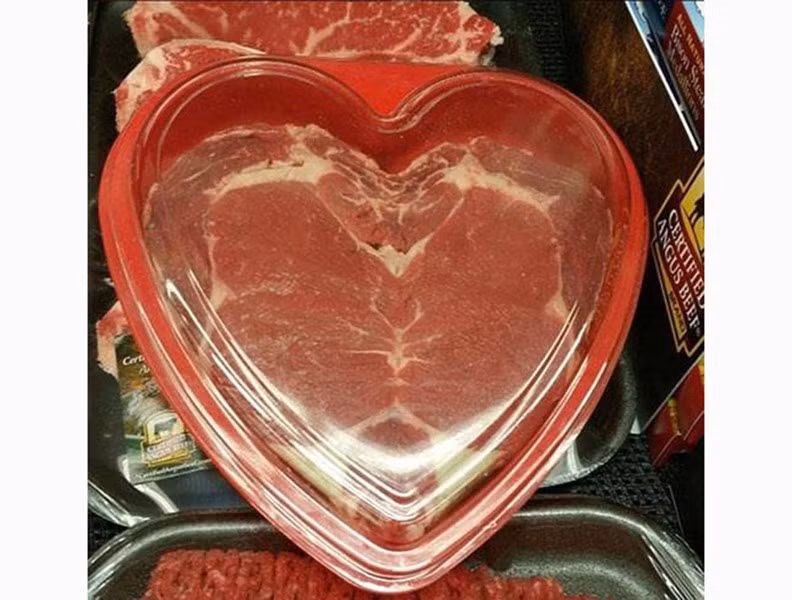 Ngày lễ Tình nhân những món quà mang hình Valentine đều được chấp nhận và phiên bản bò nhúng lẩu này cũng là một gợi ý không tồi.