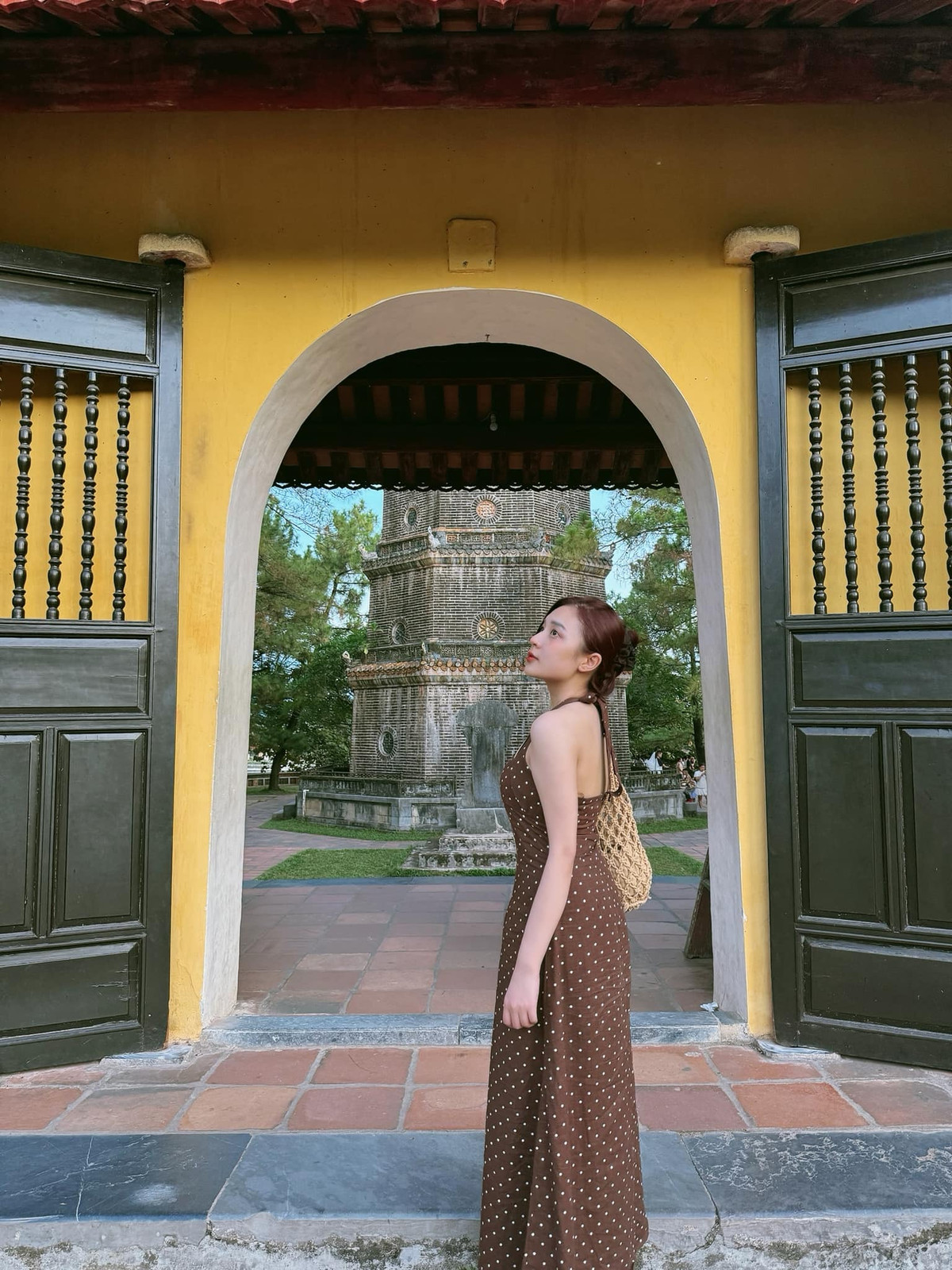 Với sự giúp đỡ của bạn dẫn, MC Phương Thảo cất lời mở đầu theo đúng kịch bản.