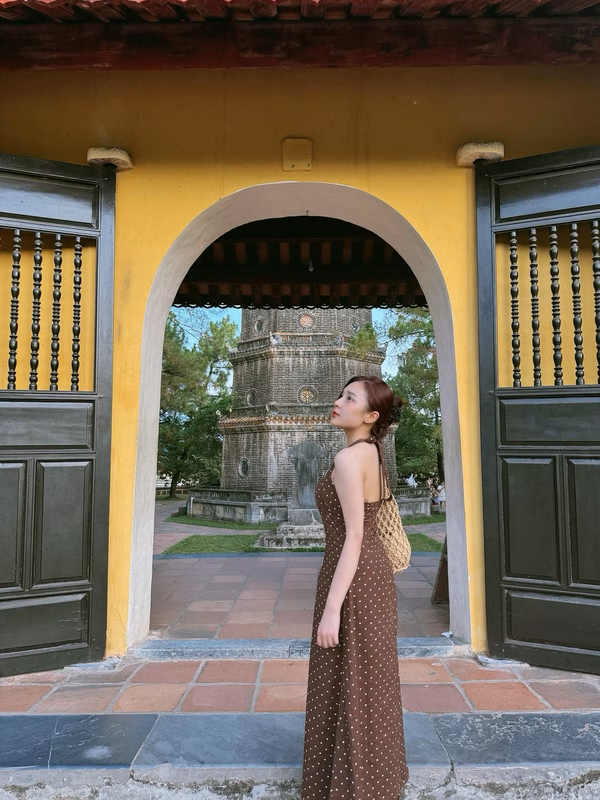 Với sự giúp đỡ của bạn dẫn, MC Phương Thảo cất lời mở đầu theo đúng kịch bản.