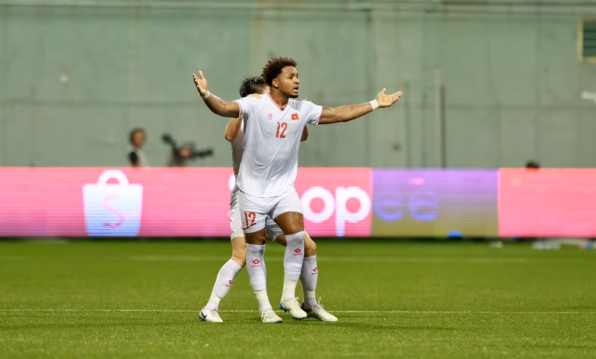 Cũng sau giờ nghỉ, có tới hai bàn thắng không được công nhận. Đầu tiên là tình huống Shawal Anuar bấm bóng qua đầu Đình Triệu ở phút 62 nhưng tiền đạo Singapore bị việt vị. Sau đó là cú sút tung lưới tuyển Singapore của Nguyễn Xuân Son ở phút 88 nhưng trọng tài chính xác định là số 12 của đội khách đã để bóng chạm tay.