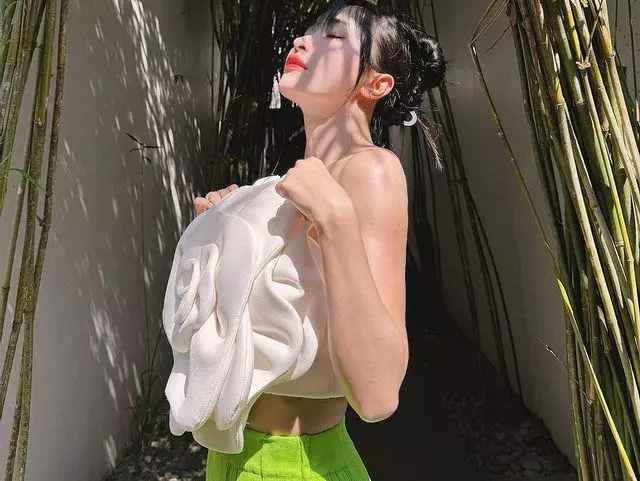 mới đây, đại gia Minh Nhựa còn khiến nhiều người bất ngờ khi tặng quà Tết cho Mina Phạm với số tiền hơn 4,5 tỷ đồng đi kèm hình ảnh chuyển khoản thành công.