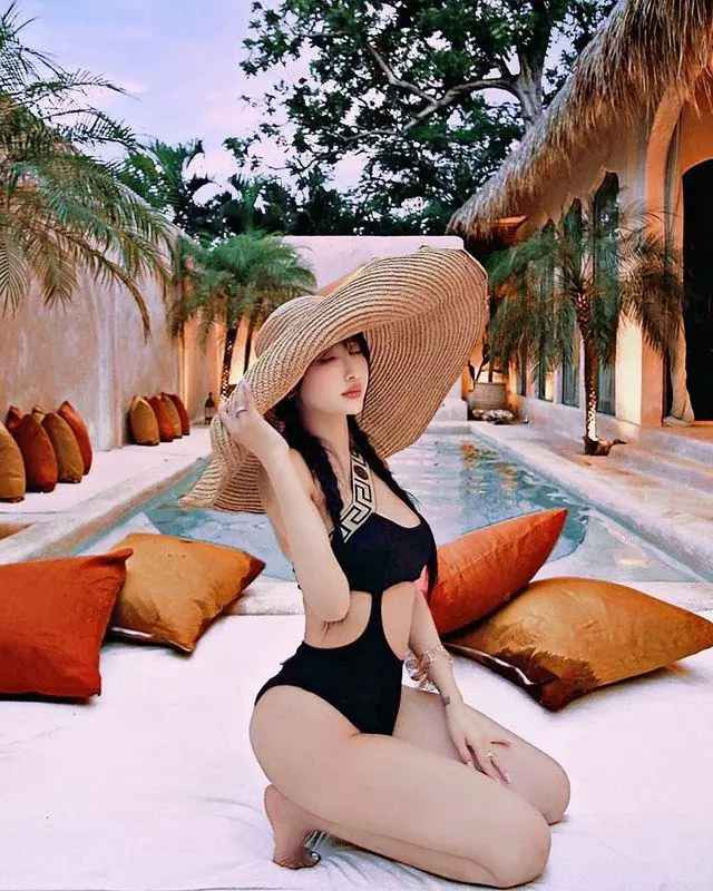 Không chỉ thế, Mina Phạm còn khiến bao người ao ước khi có cuộc sống viên mãn bên gia đình.