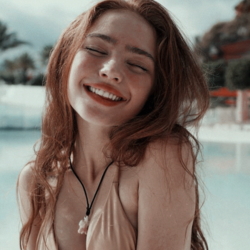 Trong đó, những mẫu váy, áo không phòng hộ được cô gái người Nga này ưu tiên lựa chọn. Nhờ có body đẹp và biết cách phối đồ, chọn kiểu dáng trang phục phù hợp mà Renata Valliulina thu hút lượng fan đông đảo.