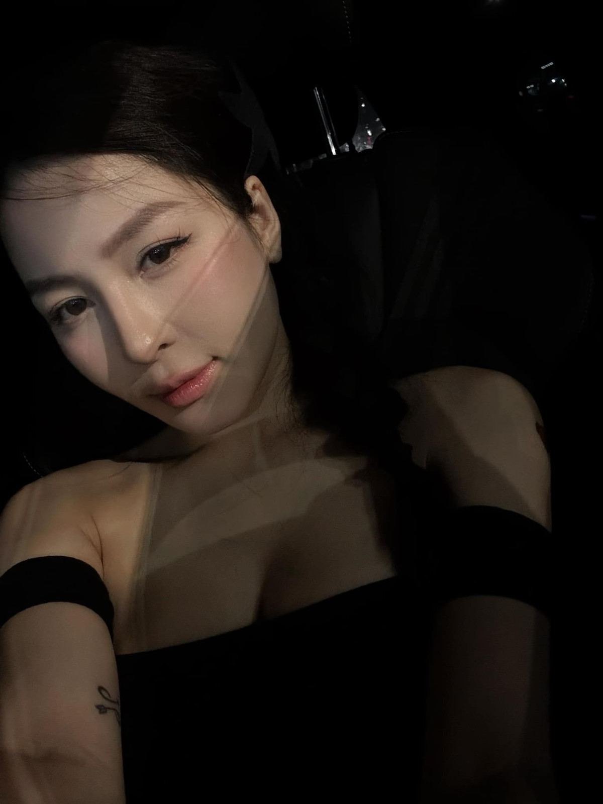 Người đẹp sinh năm 1996 đăng tải quá trình rèn luyện thể chất và tinh thần của mình, nhận được sự ủng hộ từ người theo dõi.