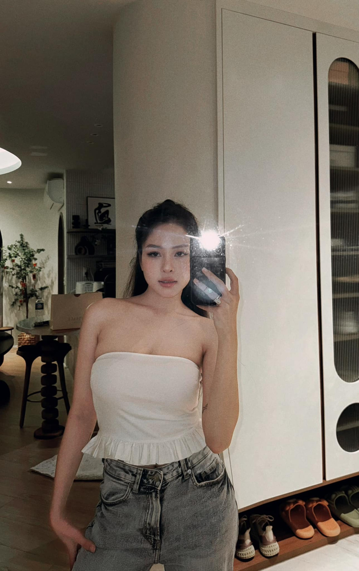 Nhìn lại trang cá nhân của Trâm Anh thời gian gần nhất, dễ thấy hot girl này thường xuyên chia sẻ những hình ảnh lạc quan và tràn đầy năng lượng tích cực.