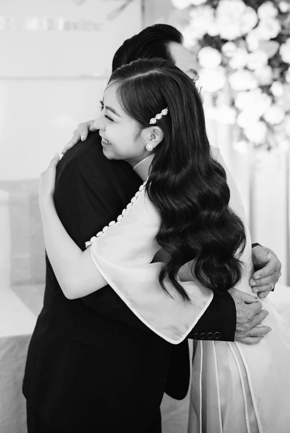 Trước mọi thông tin lan truyền, Nhật Lê hầu như không lên tiếng và chưa một lần đăng ảnh chính diện chồng lên trang cá nhân.