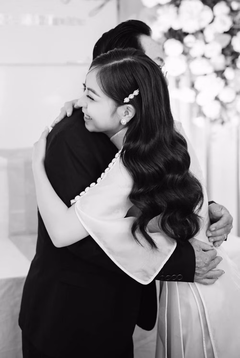 Trước mọi thông tin lan truyền, Nhật Lê hầu như không lên tiếng và chưa một lần đăng ảnh chính diện chồng lên trang cá nhân.