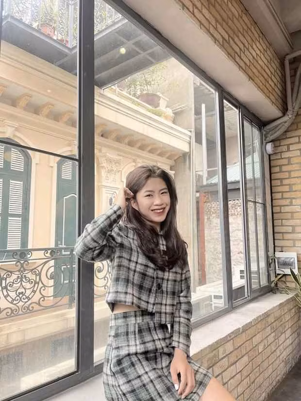 Thanh Nhã gây chú ý bởi nụ cười rạng rỡ.